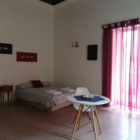 Alchimia Napoletana Oda ve Kahvaltı Napoli